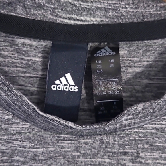 ⭐ $5 ⭐ ADIDAS Heather Grey Racerback Logo Workout Tank XS - Picture 4 of 5
